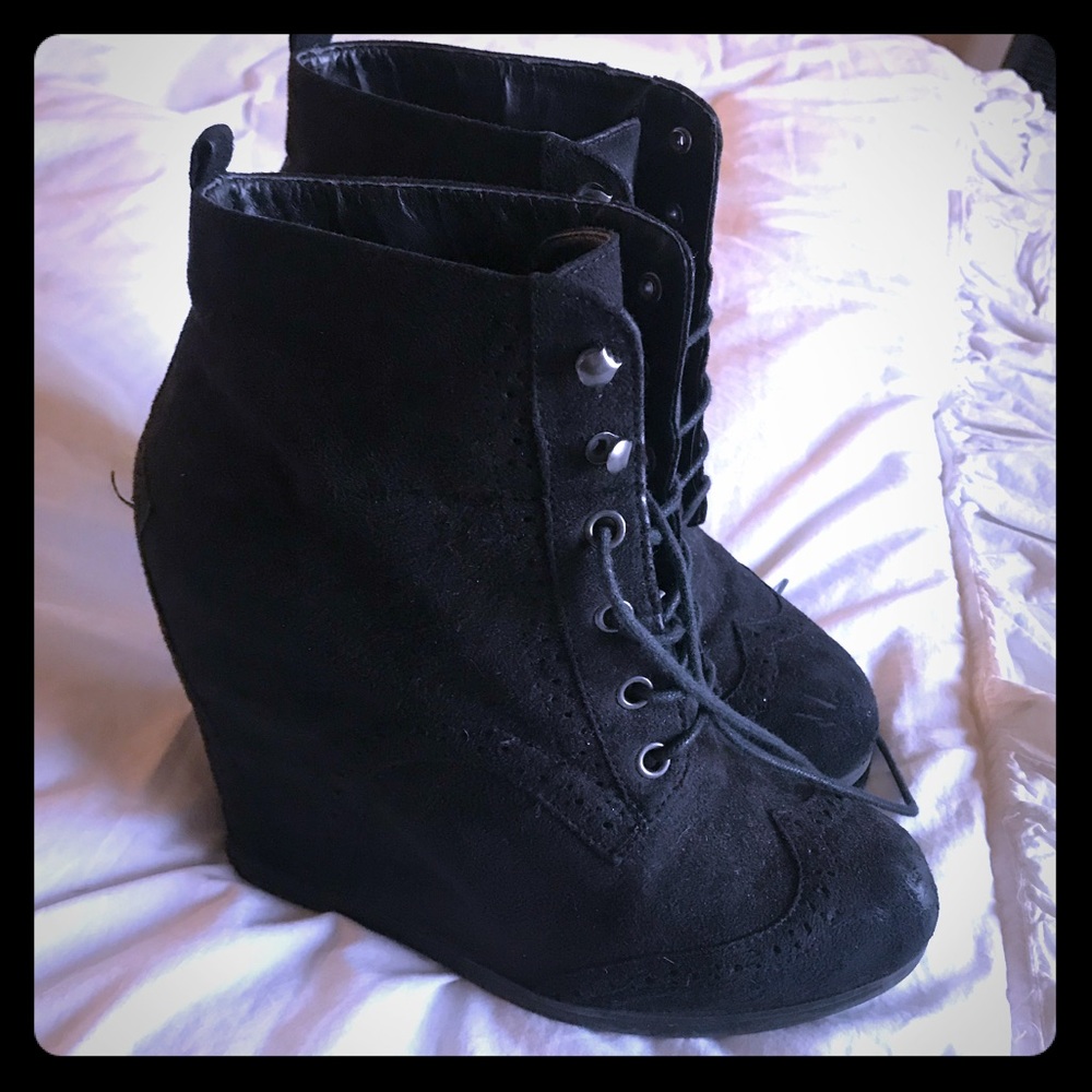 ☀️ High Wedge Suede Lace Up Booties